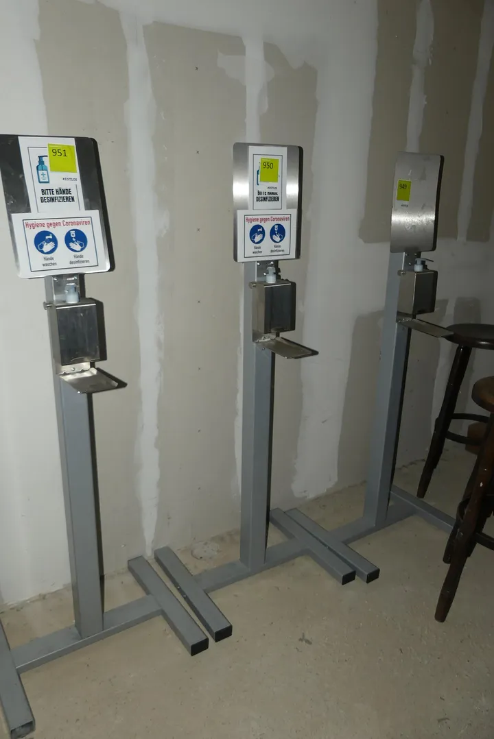 Infoständer mit Handdesinfektionsspender